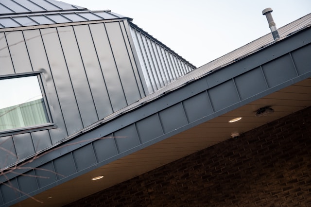 Harga Seng Biasa dan Berbagai Keunggulannya Sebagai Atap